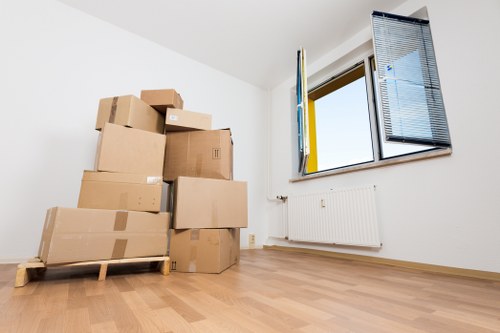 Removal vehicle loaded safely with secured items